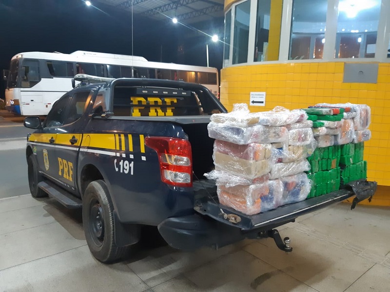 PRF apreende 151 Kg de maconha transportados em ônibus de turismo na BR-343