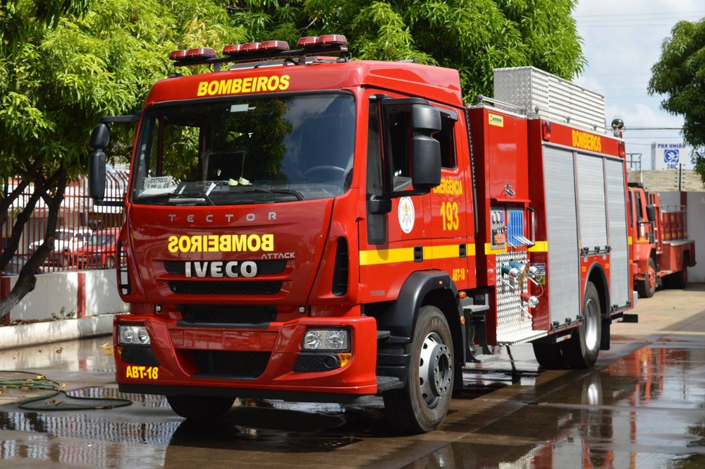 Residência é atingida por incêndio na Zona Sul de Teresina e bombeiros são acionados