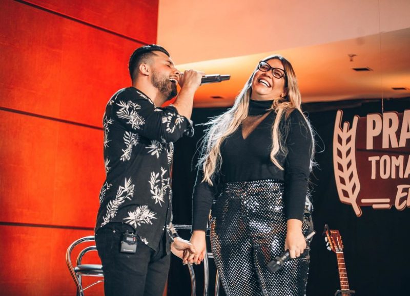 Marília Mendonça deixa de seguir e apaga fotos com Huff