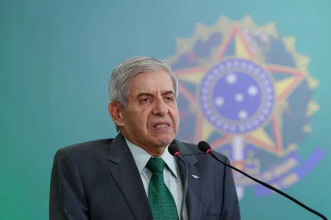 Reunião entre Heleno e indígenas imposta pelo STF termina em fiasco