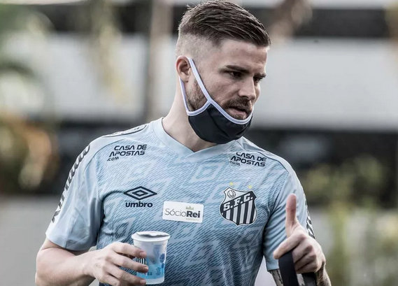 Eduardo Sasha vai à Justiça para rescindir contrato com Santos
