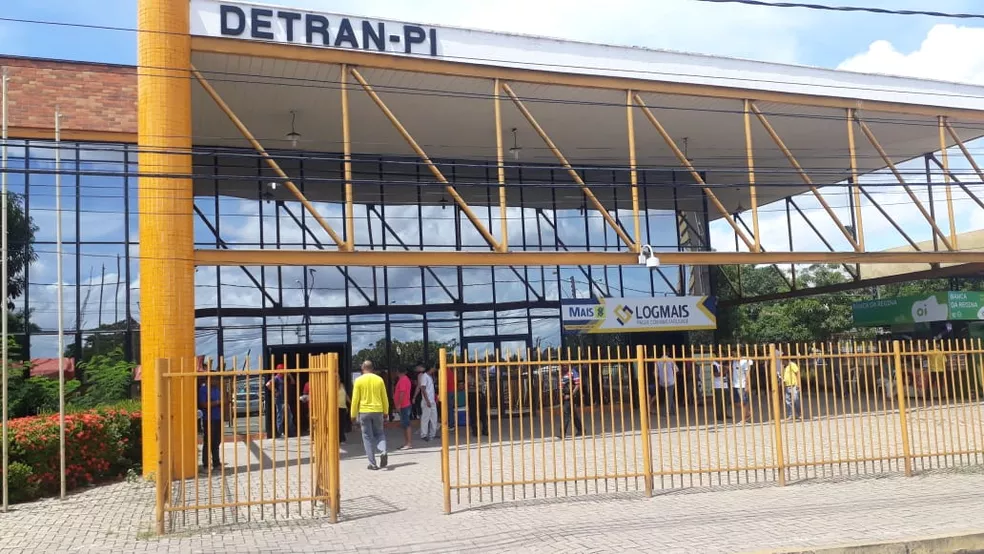 Detran do PI informa que carros novos podem circular sem placa