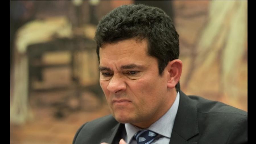 Moro tenta lavar biografia comprometida com bolsonarismo 
