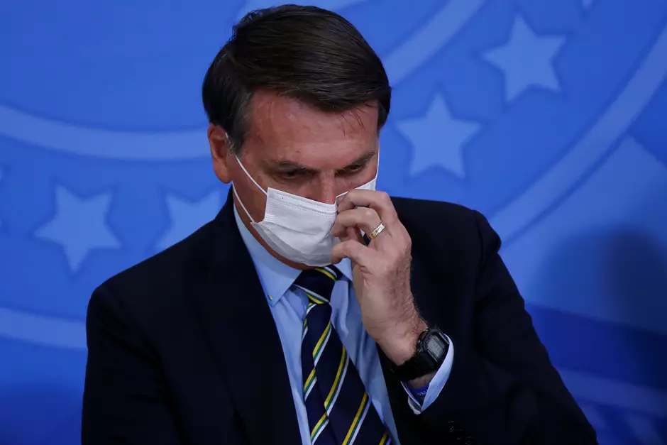 Bolsonaro veta auxílio em dobro a pais solteiros