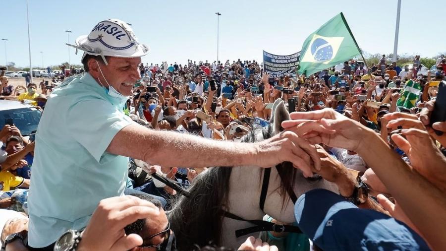 Em campanha, Bolsonaro reinaugura obra já entregue há 2 anos