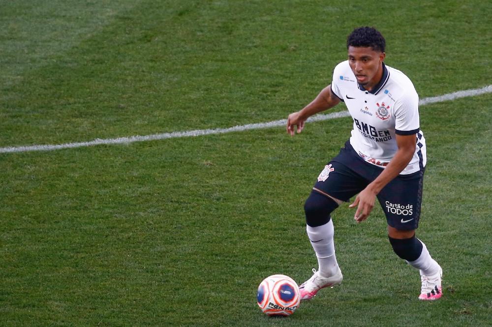 Éderson ofusca reforços de R$ 37 mi em início meteórico no Corinthians 