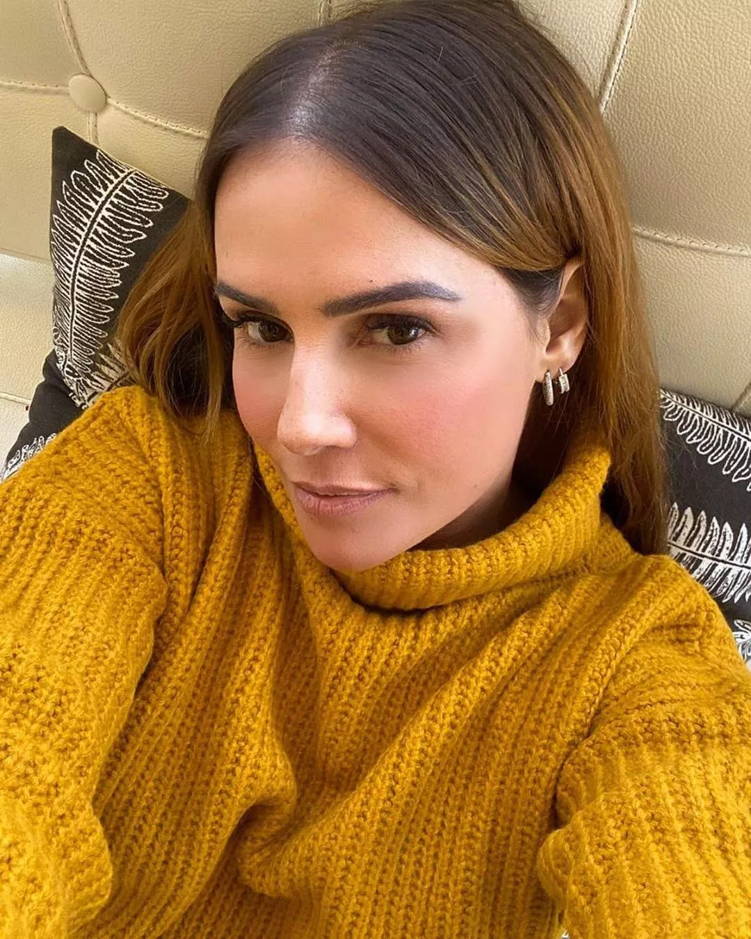 'Me odeiam porque sou uma mulher livre', conclui Deborah Secco
