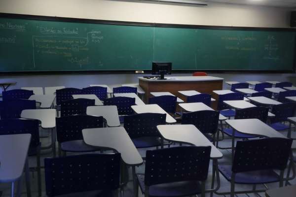 Sala de aula vazia em faculdade durante pandemia de coronavírus 13/03/2020 REUTERS/Amanda Perobelli - Foto: Reuters