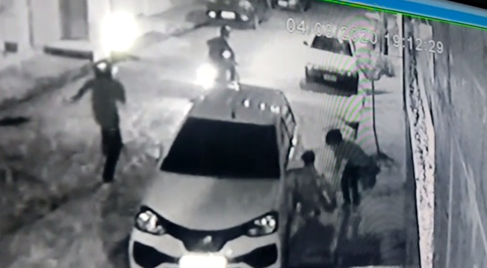 Câmera flagra fuga de criminosos após matarem sargento da PM em Teresina