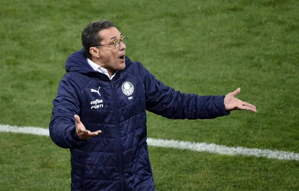 'Esses jogadores estão querendo', elogia Luxembrugo após empate