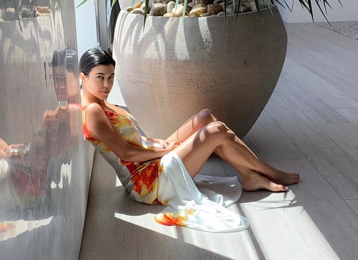  Kourtney Kardashian posa sem make em clique tirado pelo filho de 10 anos
