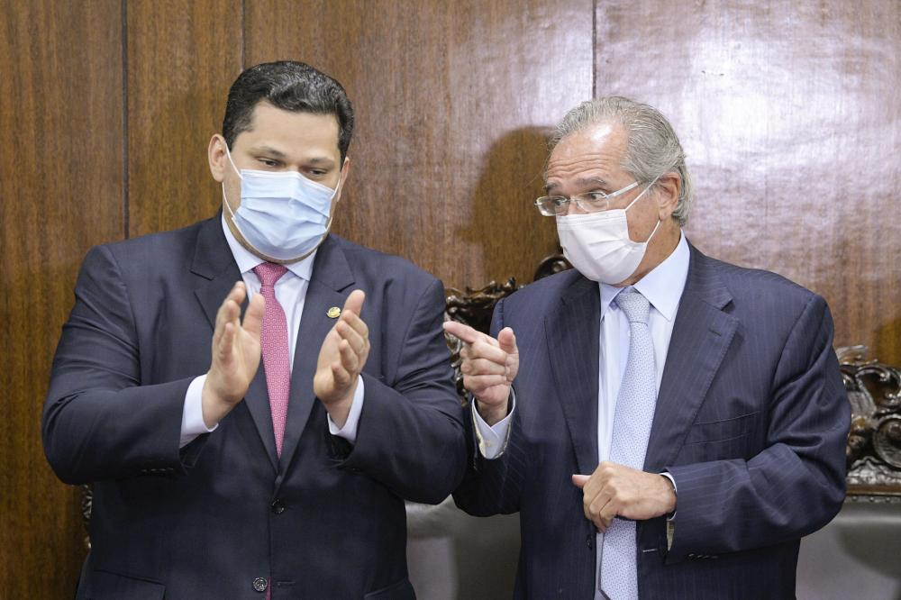 Paulo Guedes busca apoio de Alcolumbre à ‘nova CPMF’