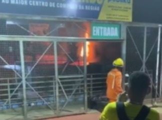 Incêndio destrói lojas no Shopping da Cidade em Teresina