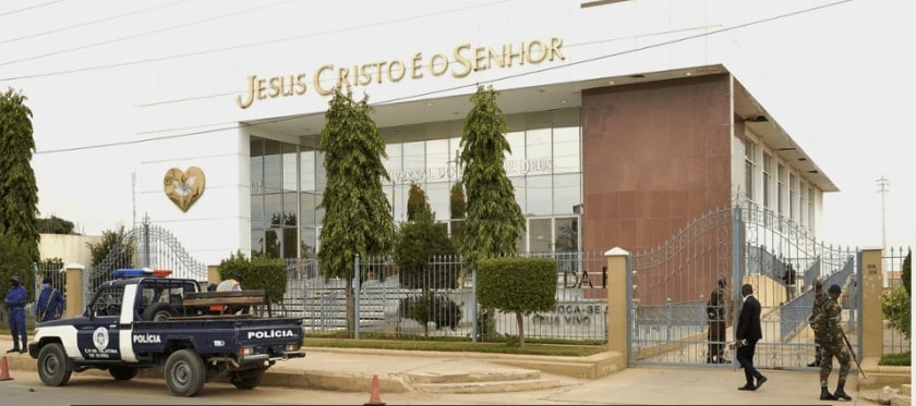 Templo da igreja Universal em Angola