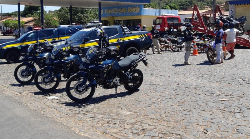 PRF prende seis pessoas e apreende 68 veículos irregulares em operação