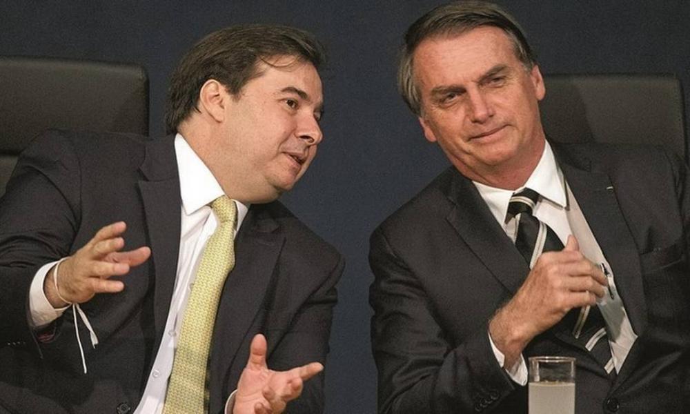 Após criticar proposta do governo, Maia se reúne hoje com Bolsonaro