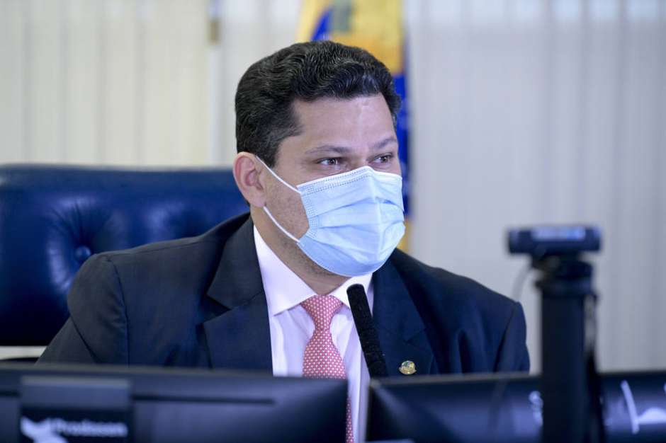 Disputa pela presidência do Senado pode contaminar votação