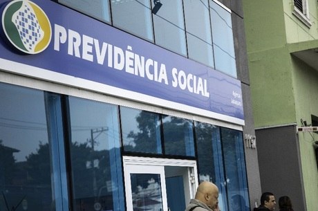INSS acumula 640 mil pedidos de aposentadoria