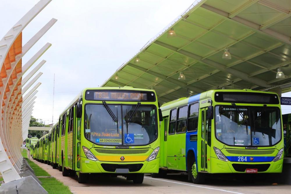 Decreto determina que ônibus só tenham passageiros sentados
