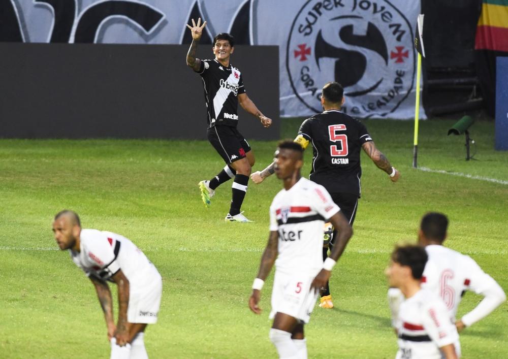 Três anos depois, Cano que revê Grêmio curte boa fase no Vasco
