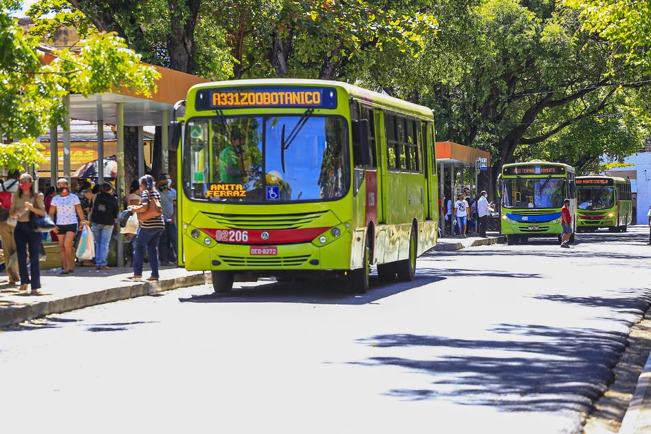 Ônibus voltam a circular na segunda com aumento da frota em Teresina