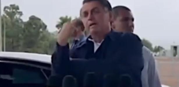 Cheques de Queiroz: Bolsonaro rompe 'moderação' e volta a atacar imprensa