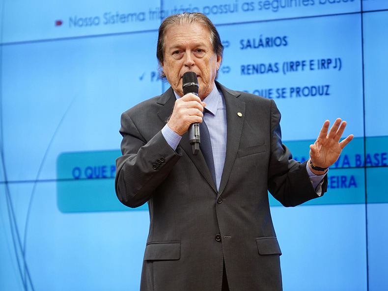 Decisão de Bolsonaro de acabar com DPVAT atinge empresa de Luciano Bivar