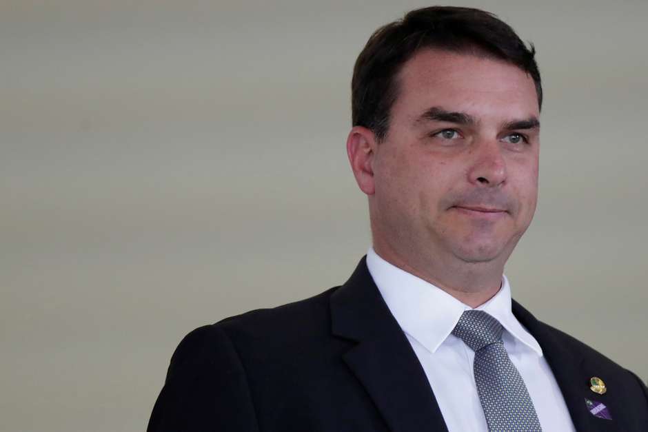 PGR pede que Flávio Bolsonaro continue com foro privilegiado