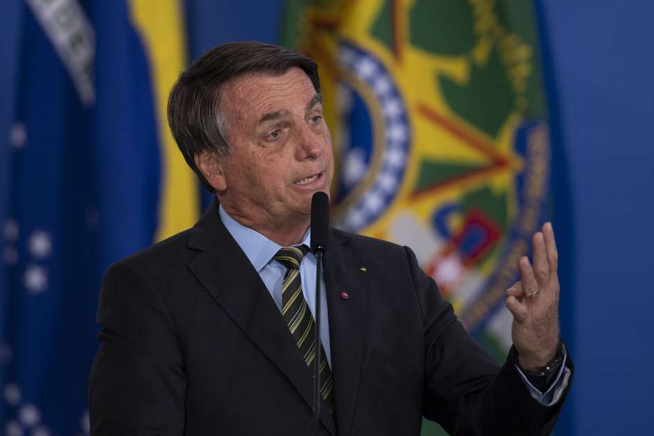 Bolsonaro deve prorrogar auxílio de R$ 300 por mais 4 meses