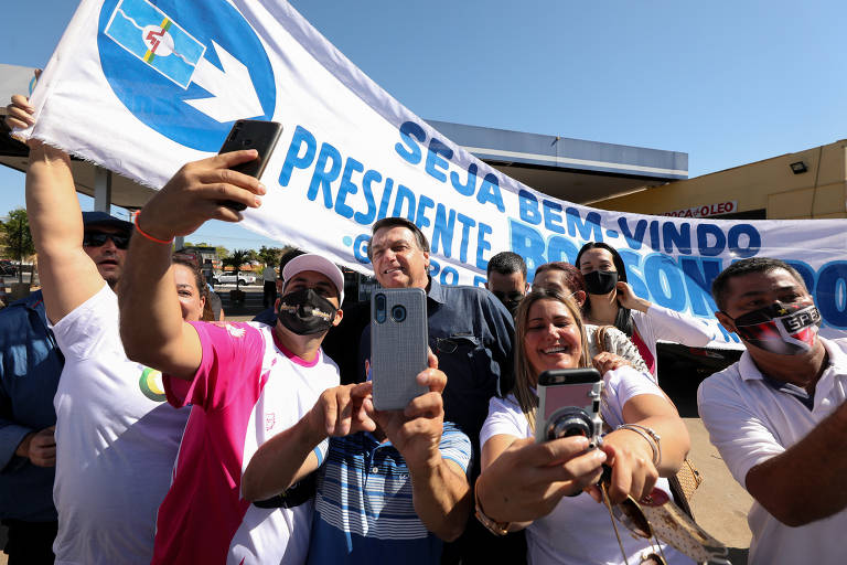 Bolsonaro monta roteiro para entregar obras de Lula e Dilma