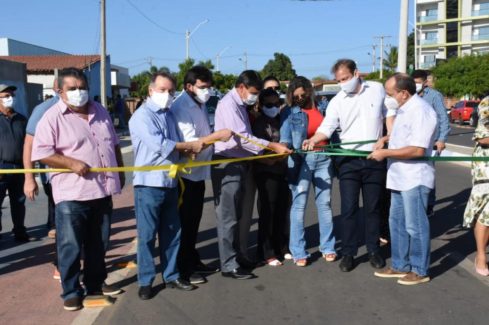 Wellington Dias inaugura obras e aprova investimentos no sul do Piauí