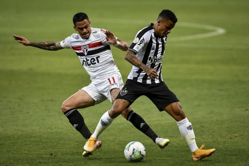 São Paulo exibe mesma linha, ironiza e pede critérios claros