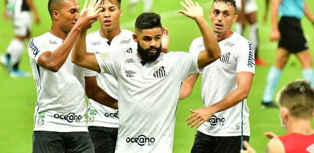 Com 'lei do ex' e quatro expulsões, Santos vence o Ceará por 1 a 0