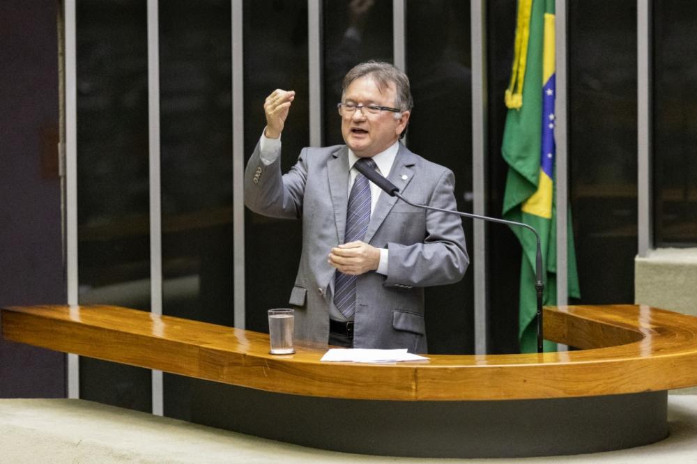 Merlong diz que manter auxílio em R$ 600 é fazer 'justiça social'