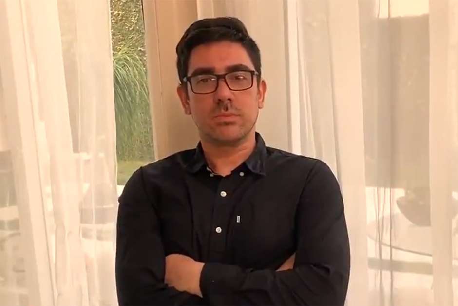 Marcelo Adnet transforma ofensas de Mário Frias em piada