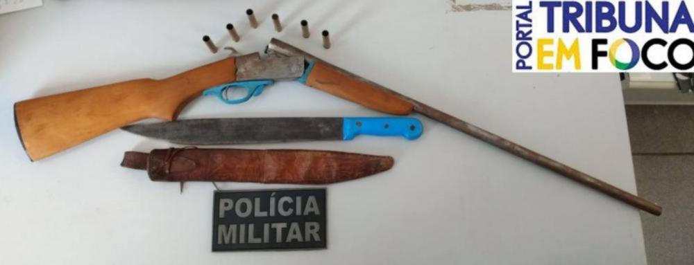Arma utilizada no crime foi apreendida pela Polícia Militar (Reprodução/ Tribuna em Foco)