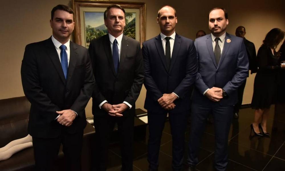 Funcionários fantasmas dos bolsonaros receberam R$ 29,5 milhões em salários