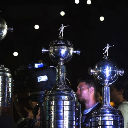 SBT pode mudar hora da Libertadores para encarar reprise de novela da Globo