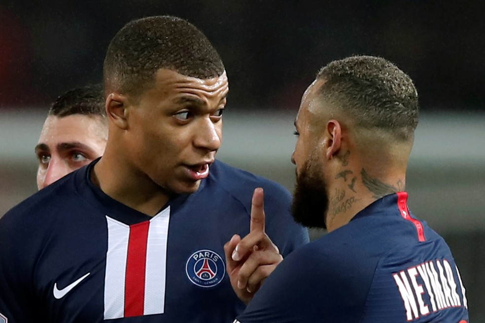 Mbappé informa que deixará o PSG no próximo ano, diz jornal