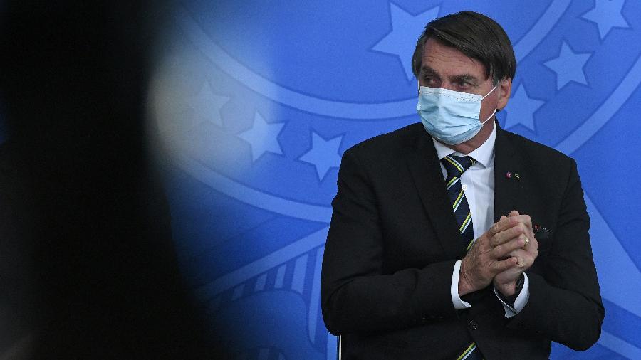 Bolsonaro cita risco de impeachment ao vetar perdão de dívidas de igrejas