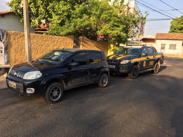 Suspeitos de praticar roubos de carros são presos na BR 316 em Teresina