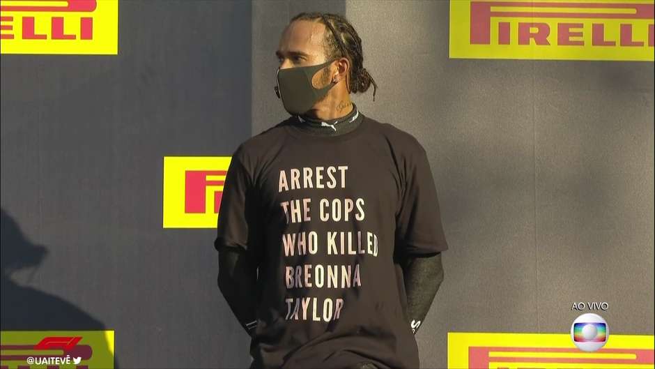 FIA desiste de investigar protesto de Hamilton no pódio
