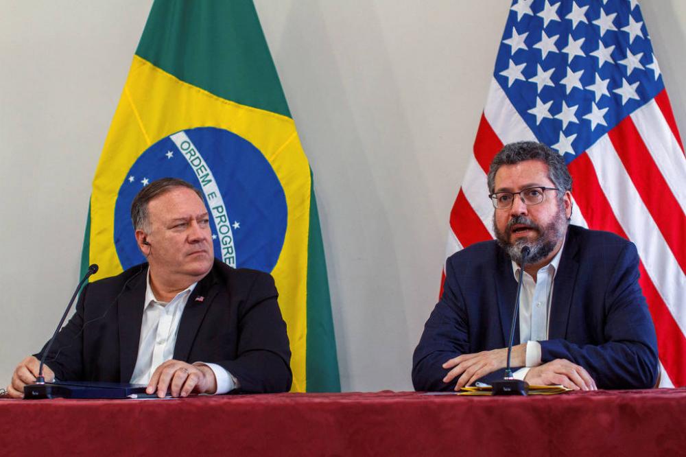 Ex-chanceleres condenam 'utilização espúria de solo nacional' pelos EUA
