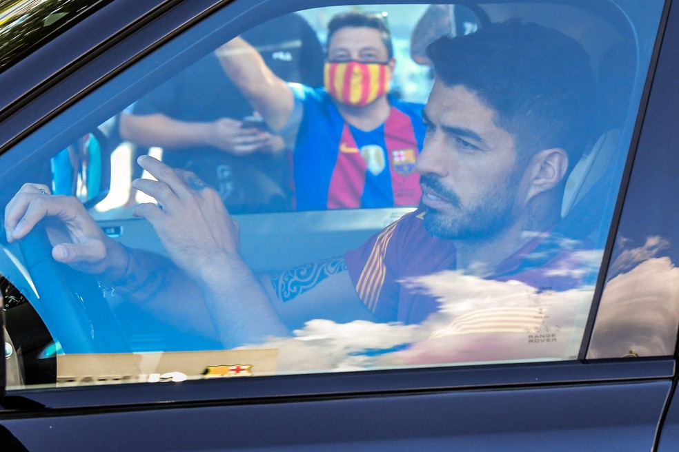 Suárez abrirá mão de salário na despedida, diz imprensa catalã