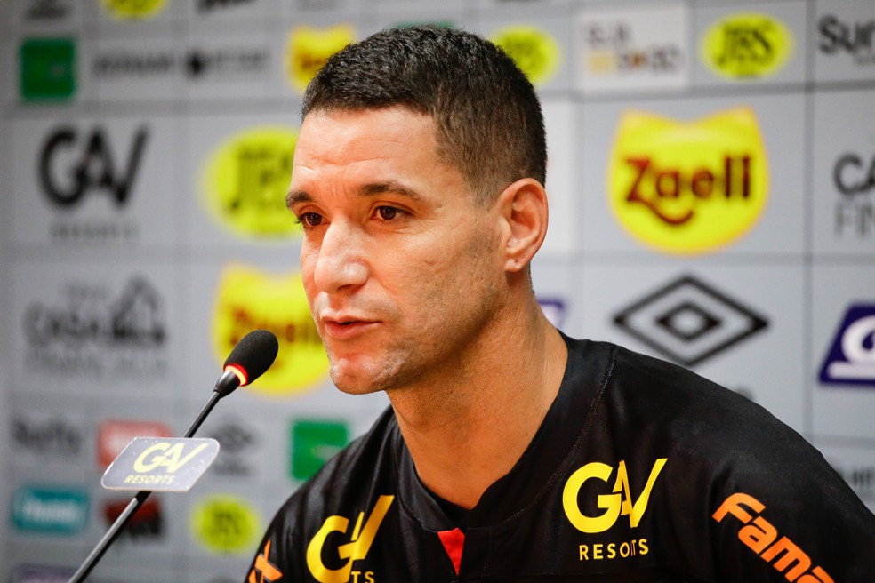 Presidente do Galo diz que pedido de multa de Thiago Neves é 'risível'