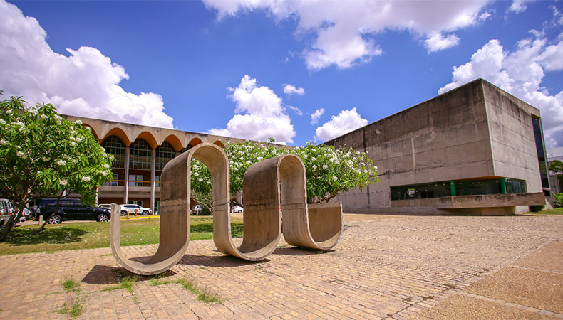 Alepi suspende sessões após mais três deputados terem covid
