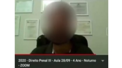Professor pede para aluna abrir a câmera após saber que ela estava sem roupa