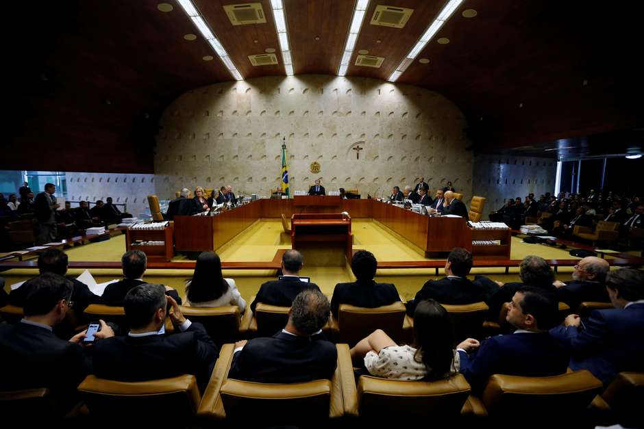  Caso Queiroz vem à tona em julgamento sobre dados sigilosos