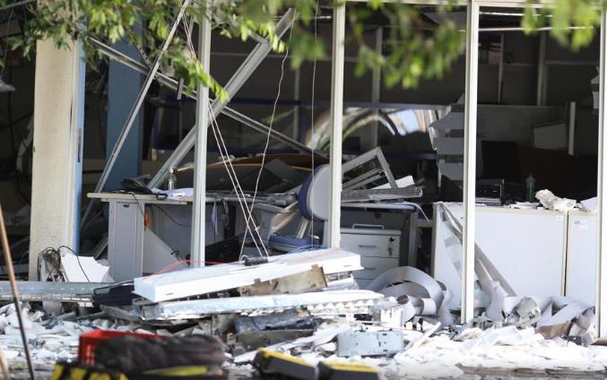 Bandidos explodem caixas eletrônicos da sede do TRE em Teresina