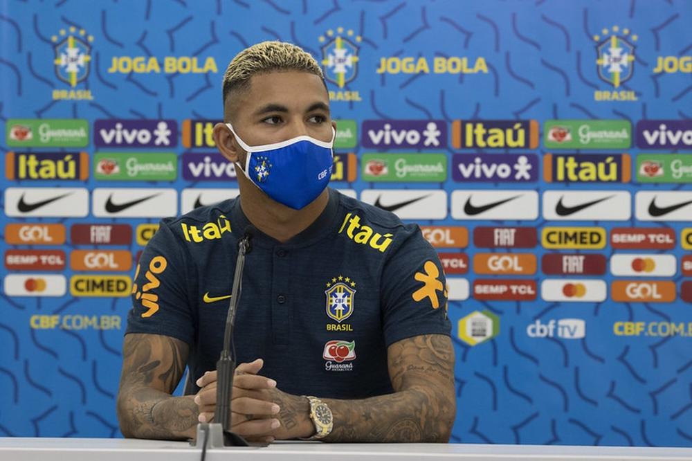 Douglas Luiz, volante do Aston Villa e da seleção, em entrevista coletiva — Foto: Lucas Figueiredo /CBF